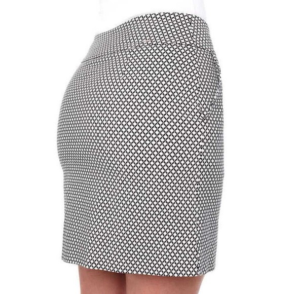 S.C.& CO. 360 Tummy Control Skort Size XXL White and Small Black Medallion Print - Picture 6 of 13